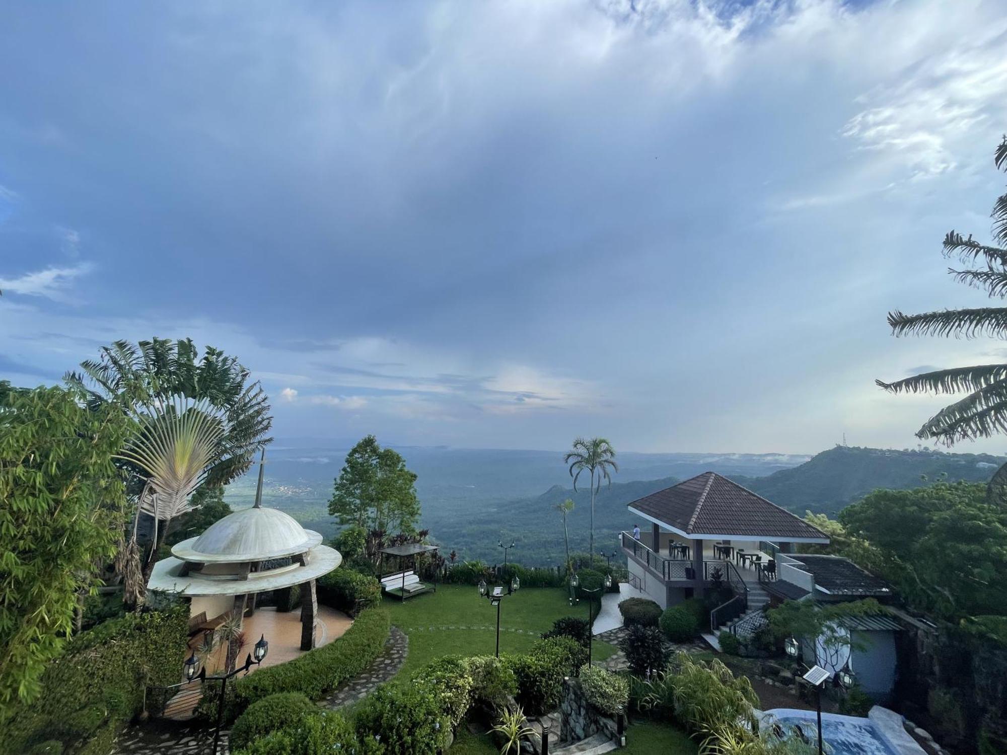 The Lakeview Suites Tagaytay City Exterior foto